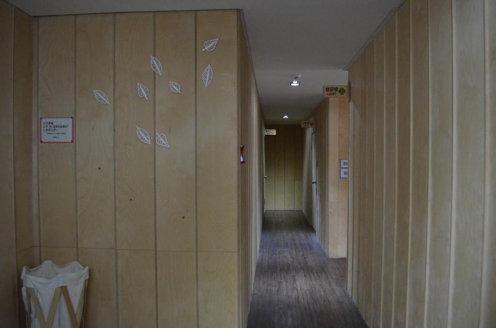 The Style Guesthouse Тегу Екстер'єр фото